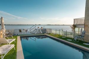 The swimming pool at or close to Domaine La Corniche