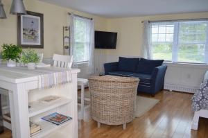 Televiisor ja/või meelelahutuskeskus majutusasutuses Edgartown Commons Vacation Apartments
