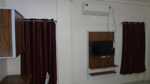 TV a/nebo společenská místnost v ubytování Anand P G hostel males only + 17 fotografií