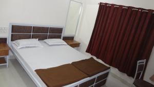 Postel nebo postele na pokoji v ubytování Anand P G hostel males only