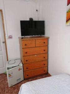 Μια τηλεόραση ή/και κέντρο ψυχαγωγίας στο Hostal Vicmar