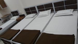 Postel nebo postele na pokoji v ubytování Anand P G hostel males only