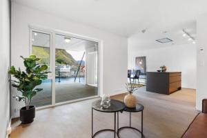 a living room with a table in the middle at Gjermundsøya Brygge in Ballstad
