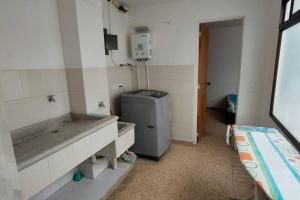 Koupelna v ubytování Amplio Apartamento en Los Colores + 82 fotografií