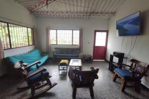 TV a/nebo společenská místnost v ubytování Hermosa Casa Campestre - Reserva Mínimo 4 Huéspedes