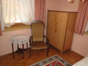 A bed or beds in a room at Bungalow Möwe