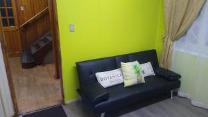 Ruang duduk di Islanet Hostel & Bar
