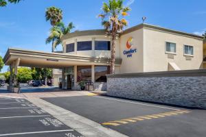 a citi bank building with palm trees in front of it at Comfort Inn Sunnyvale - Silicon Valley in Sunnyvale