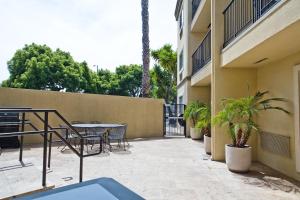 a patio with a table and chairs in a building at Comfort Inn Sunnyvale – Silicon Valley in Sunnyvale