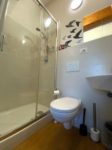 A bathroom at Villa Ghisolfa by Rhospitality it