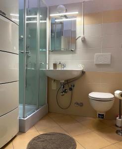 A bathroom at Villa Ghisolfa by Rhospitality it Még 30 kép