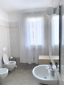 A bathroom at Villa Ghisolfa by Rhospitality it