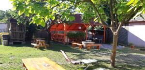 a backyard with a picnic table and a tree at Maya Vendégház in Abádszalók