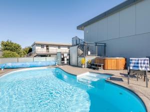 Bazén v ubytování Lake Taupo Motor Inn nebo v jeho okolí