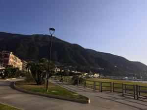 a street light on the side of a road at Maria e Antonio Blu in Castellammare di Stabia