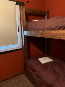 Una cama o camas cuchetas en una habitación  de Monte Barranco