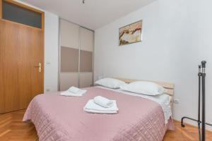 Postel nebo postele na pokoji v ubytování Apartments Cetina
