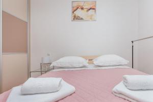 Postel nebo postele na pokoji v ubytování Apartments Cetina