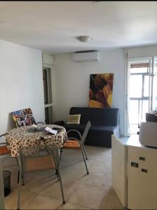 Posedenie v ubytovaní Sara apartment Punta Omis near sandy beach