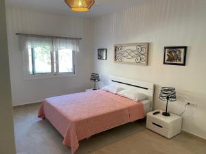 Ένα ή περισσότερα κρεβάτια σε δωμάτιο στο The View Condo No1 'The Michael'