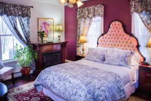 Katil atau katil-katil dalam bilik di Arbor View House Bed and Breakfast