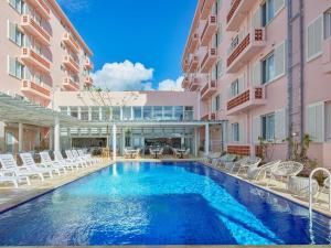 Bazén v ubytování HOTEL SEABREEZE CORAL nebo v jeho okolí
