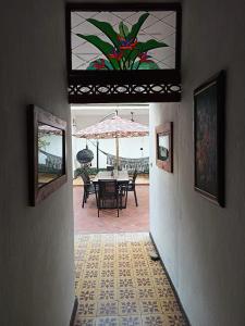 a dining room with a table and an umbrella at Hermosa Casa en San Carlos, Antioquia in San Carlos