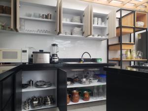 A kitchen or kitchenette at Aima Ibagué