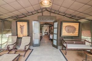 Ruang duduk di Leopard Trails Wilpattu