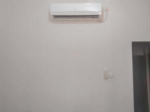 Φωτογραφία από το άλμπουμ του Colombus Residence Karawang Mitra RedDoorz σε Telukjambe +1 φωτογραφίες