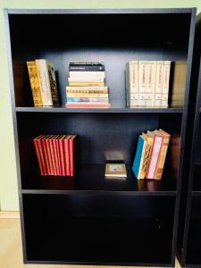 Bibliotēka hostelī