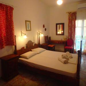 Giường trong phòng chung tại Villa Rodanthos