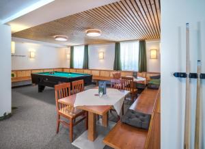 Biliardový stôl v ubytovaní JUFA Hotel Bad Aussee