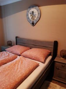 En eller flere senger på et rom på Apartmán v Podzámčí