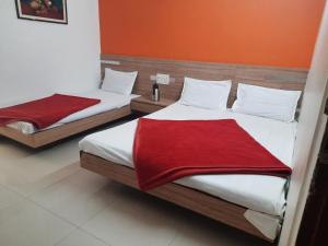 Postel nebo postele na pokoji v ubytování HOTEL S K PALACE