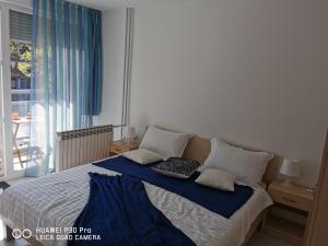 Postel nebo postele na pokoji v ubytování City Lake Pearl #lake Jarun#green area#free parking#cafes, tram to city, markets#balcony&sunny&easy self check in 24-7