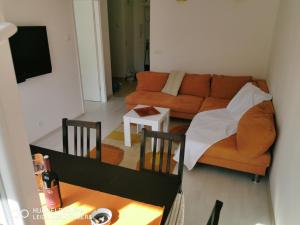 Posezení v ubytování City Lake Pearl #lake Jarun#green area#free parking#cafes, tram to city, markets#balcony&sunny&easy self check in 24-7