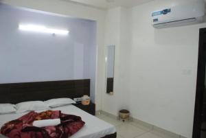 Letto o letti in una camera di Hotel Chouhan Paradise