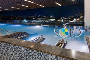 Swimmingpoolen hos eller tæt på Luxury Meets Convenience! Near NYC & EWR Airport