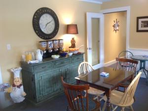 a dining room with a table and a clock on the wall at Schooner Bay Motor Inn in Rockport