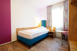 Postel nebo postele na pokoji v ubytování Hotel Bayerischer Hof
