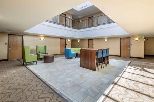 a large lobby with chairs and a table at THE ATRIUM HOTEL SFO AIRPORT - FREE Shuttle & Breakfast in San Bruno