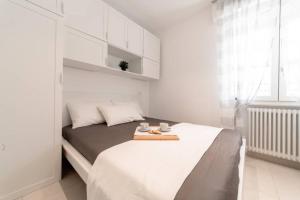 Ein Bett oder Betten in einem Zimmer der Unterkunft NUOVO LOFT al MARE con PARCHEGGIO GRATUITO