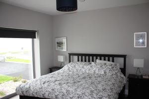 A bed or beds in a room at Sea Vista - Rathmullan