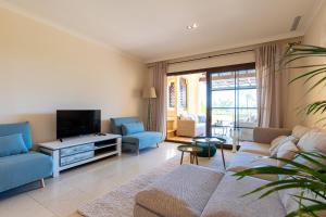 a living room with a couch and a tv at BELLA GADEA in Altea