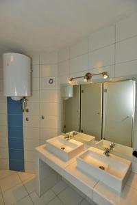 A bathroom at Hostel Bojo
