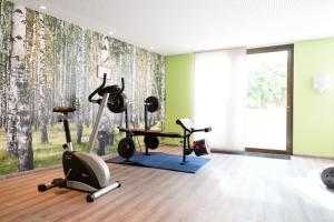 Fitness centrum a/nebo fitness zařízení v ubytování Hotel Bayerischer Hof
