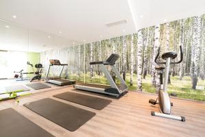 Fitness centrum a/nebo fitness zařízení v ubytování Hotel Bayerischer Hof