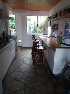 Imagen de la galería de Cómodo Chalet en zona paradas playa mansa Punta del Este, en Punta del Este