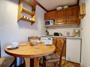 Kuchyň nebo kuchyňský kout v ubytování travelski home classic - Résidence Médian